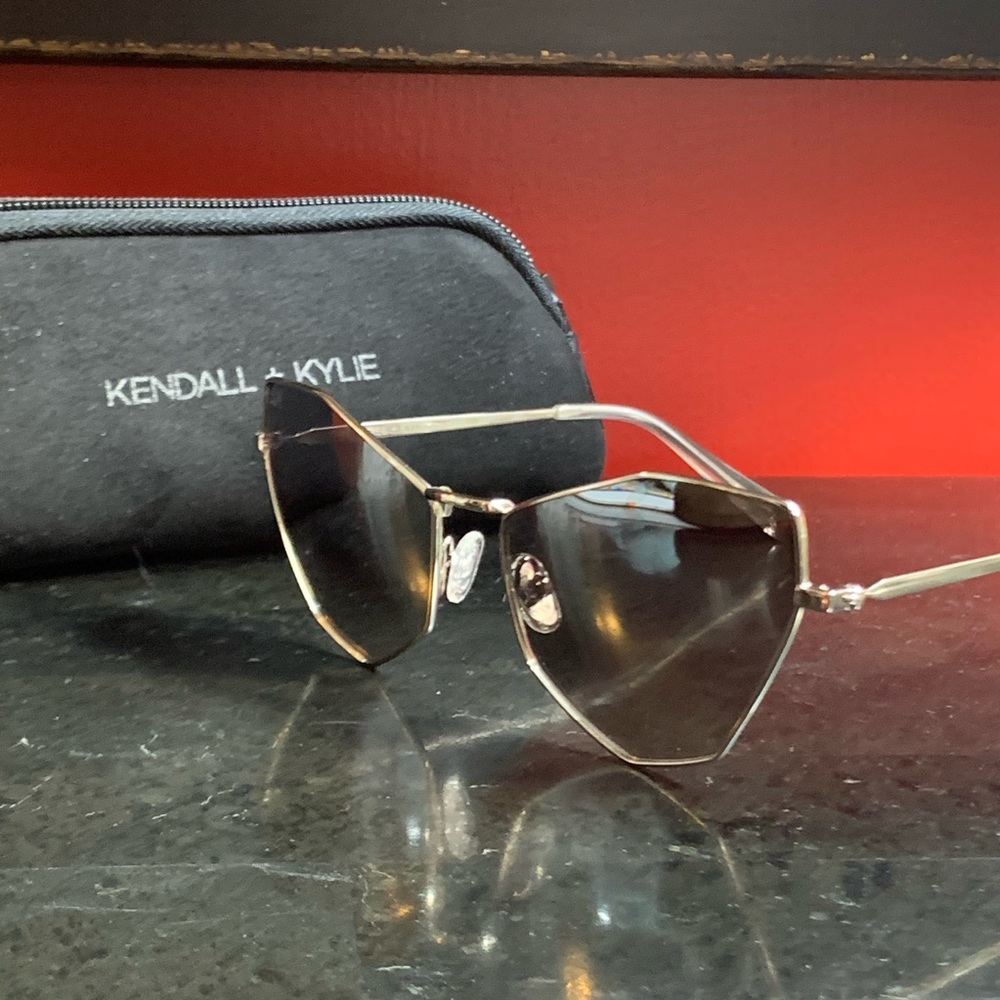KENDALL + KYLIE Metal Cat-Eye Sunglasses BRAND NEW! Jenner $160 RETAIL - Picture 10 of 16